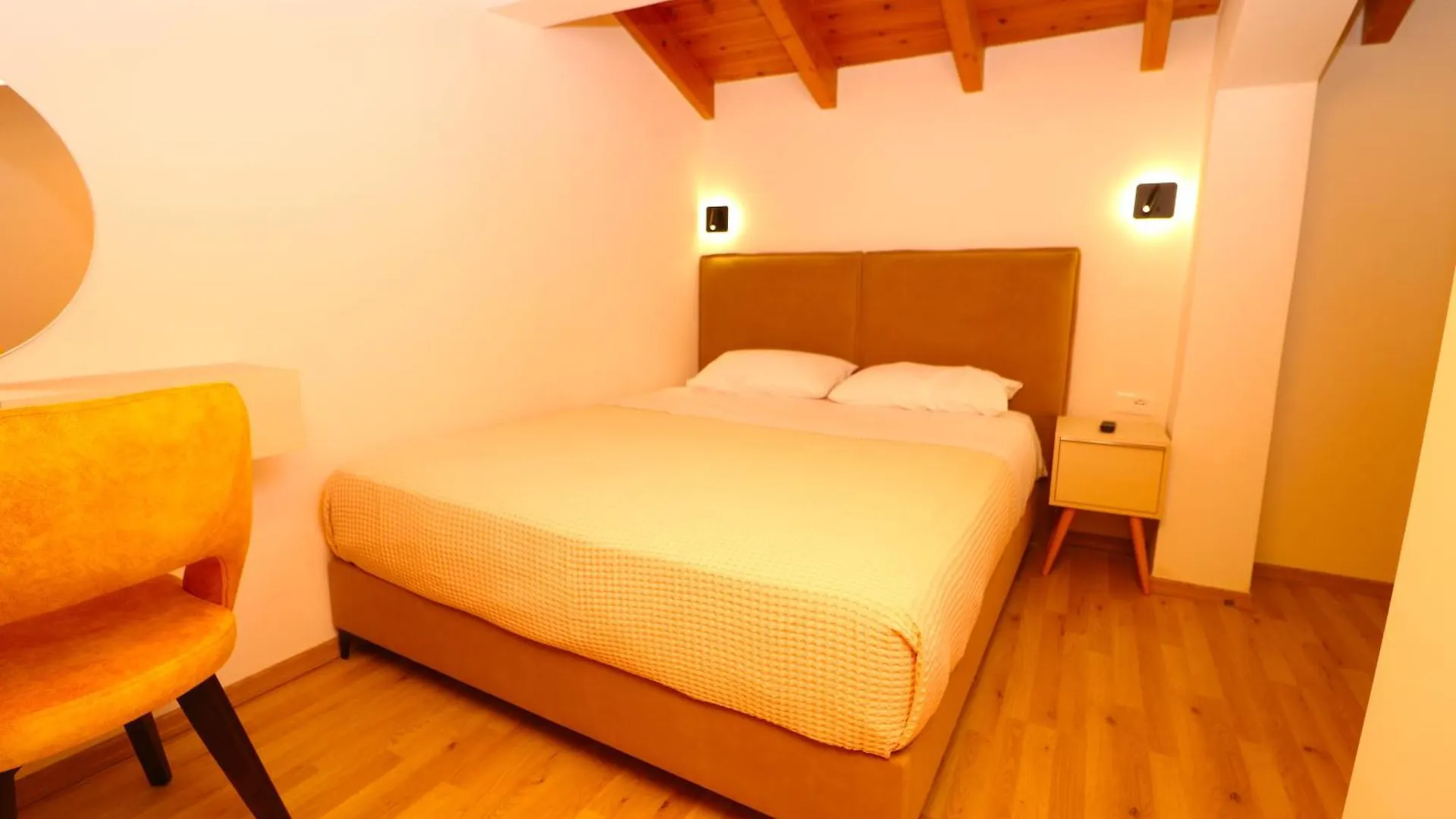 Fegi Rooms Himare 0*,