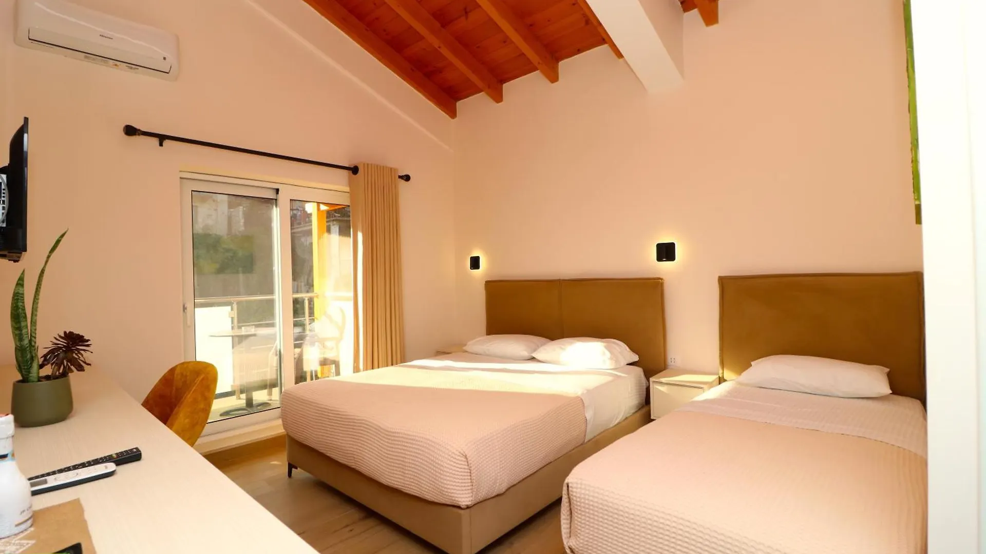 Fegi Rooms 히마레 0*,