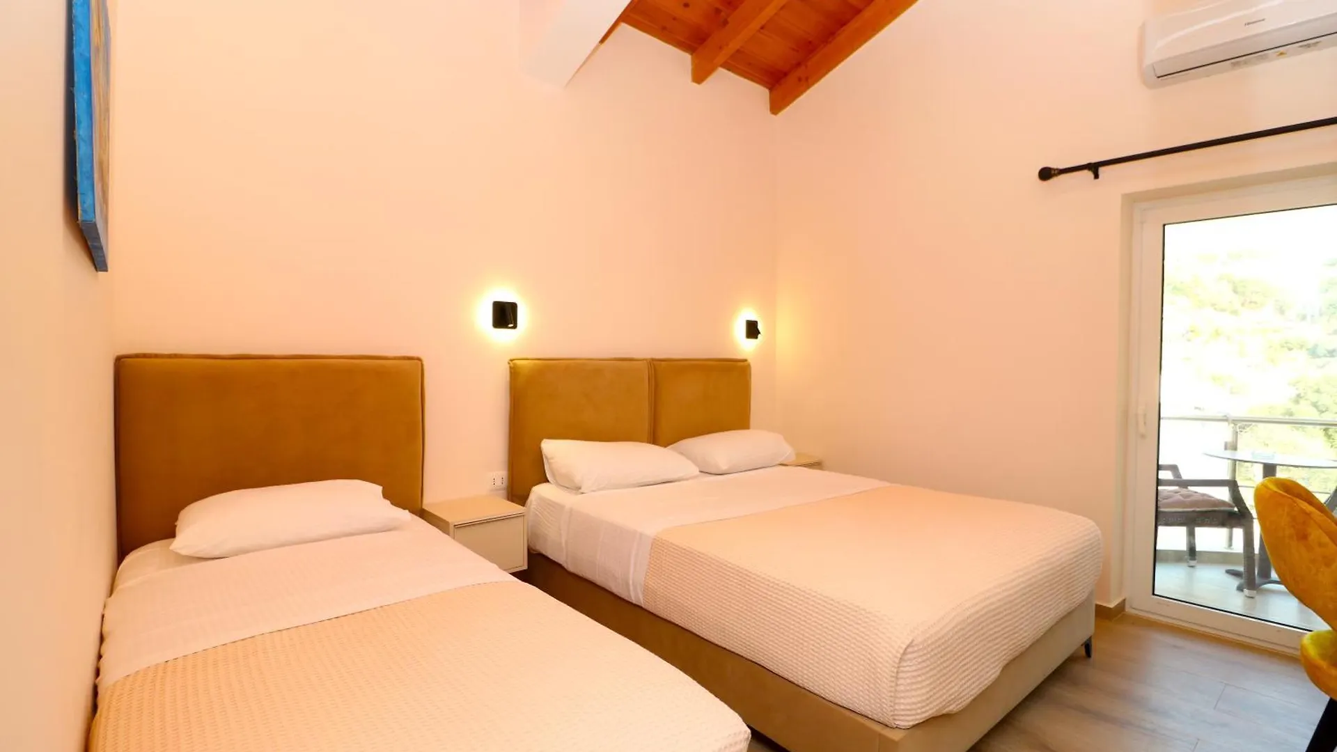 Fegi Rooms Himare Locanda