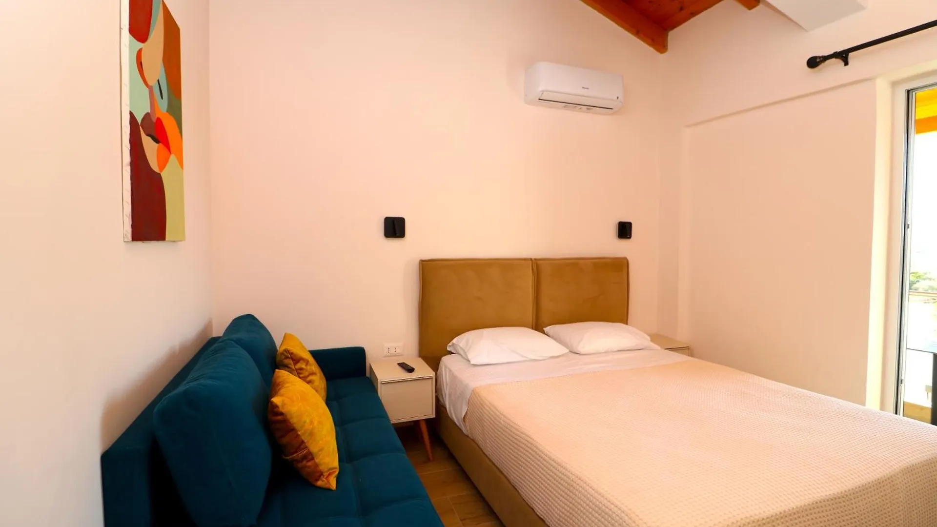 Fegi Rooms Himare Locanda