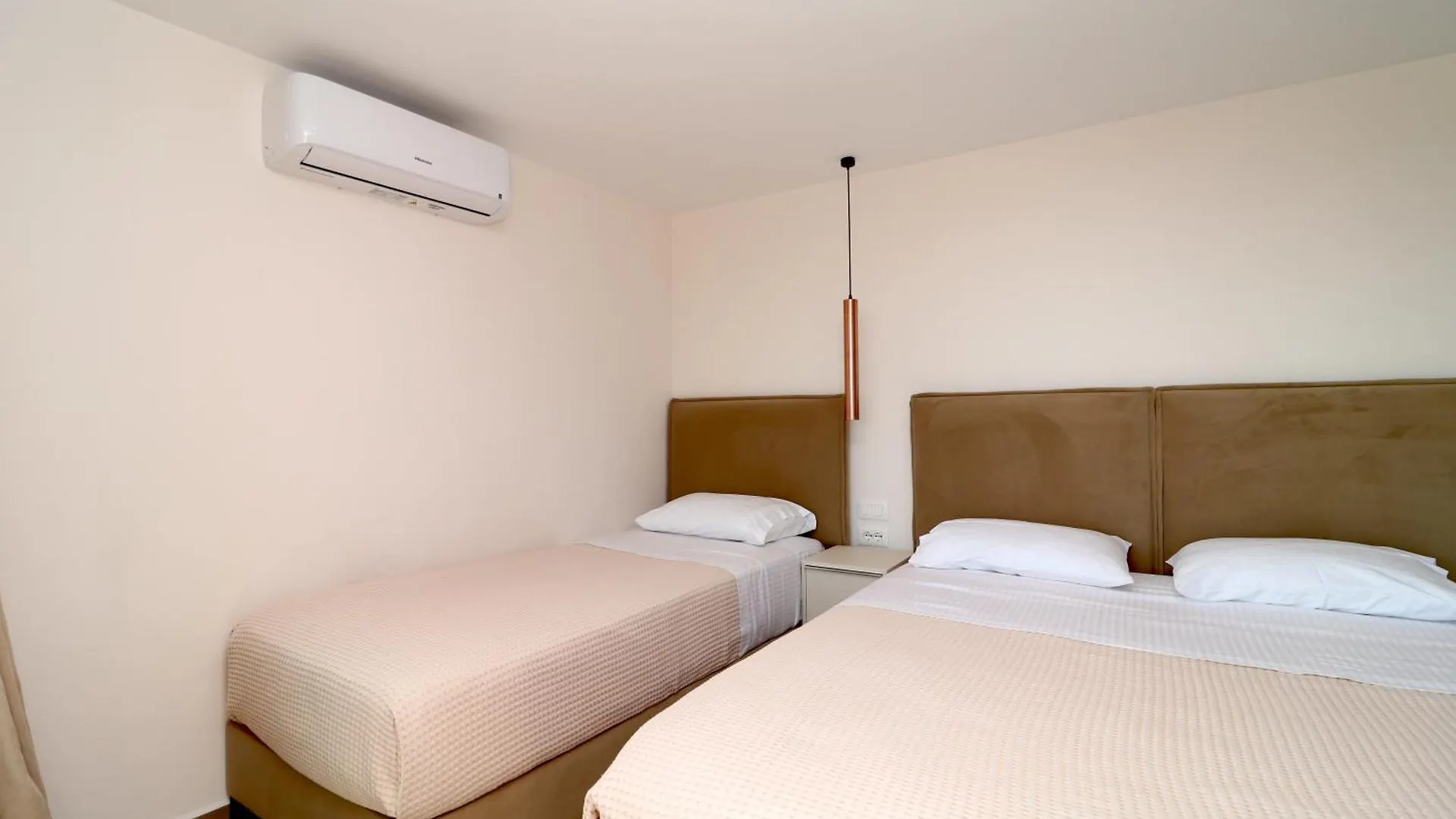 여관 Fegi Rooms 히마레 알바니아
